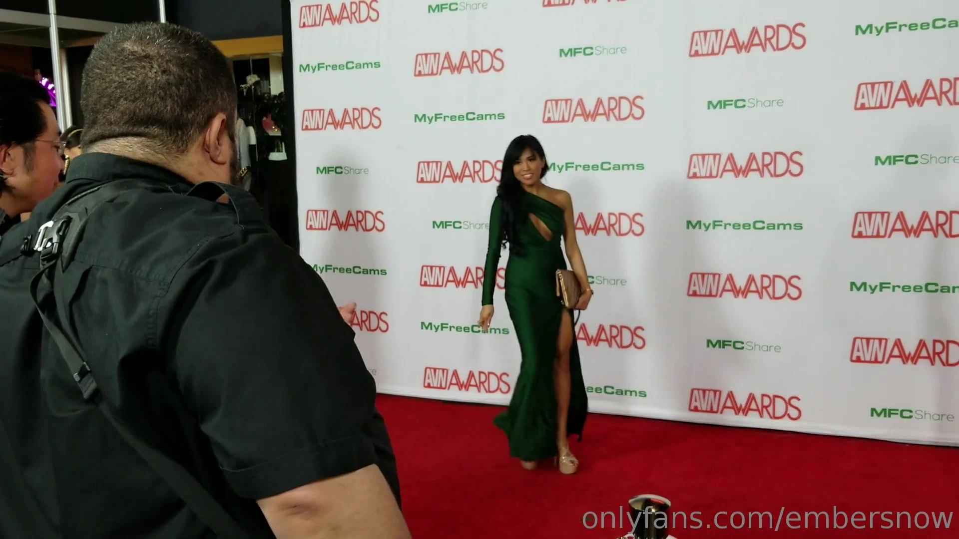 Ember Snow simpcity Exposed