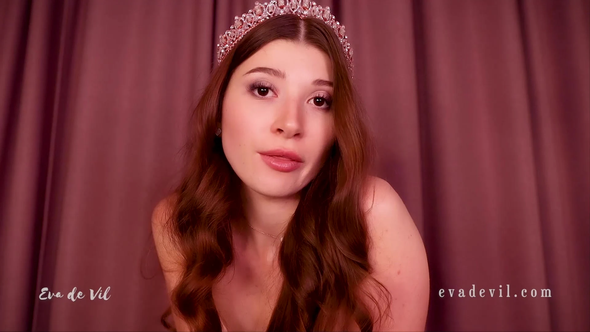 Exposed strident Sexy Eva De Vil nude tits