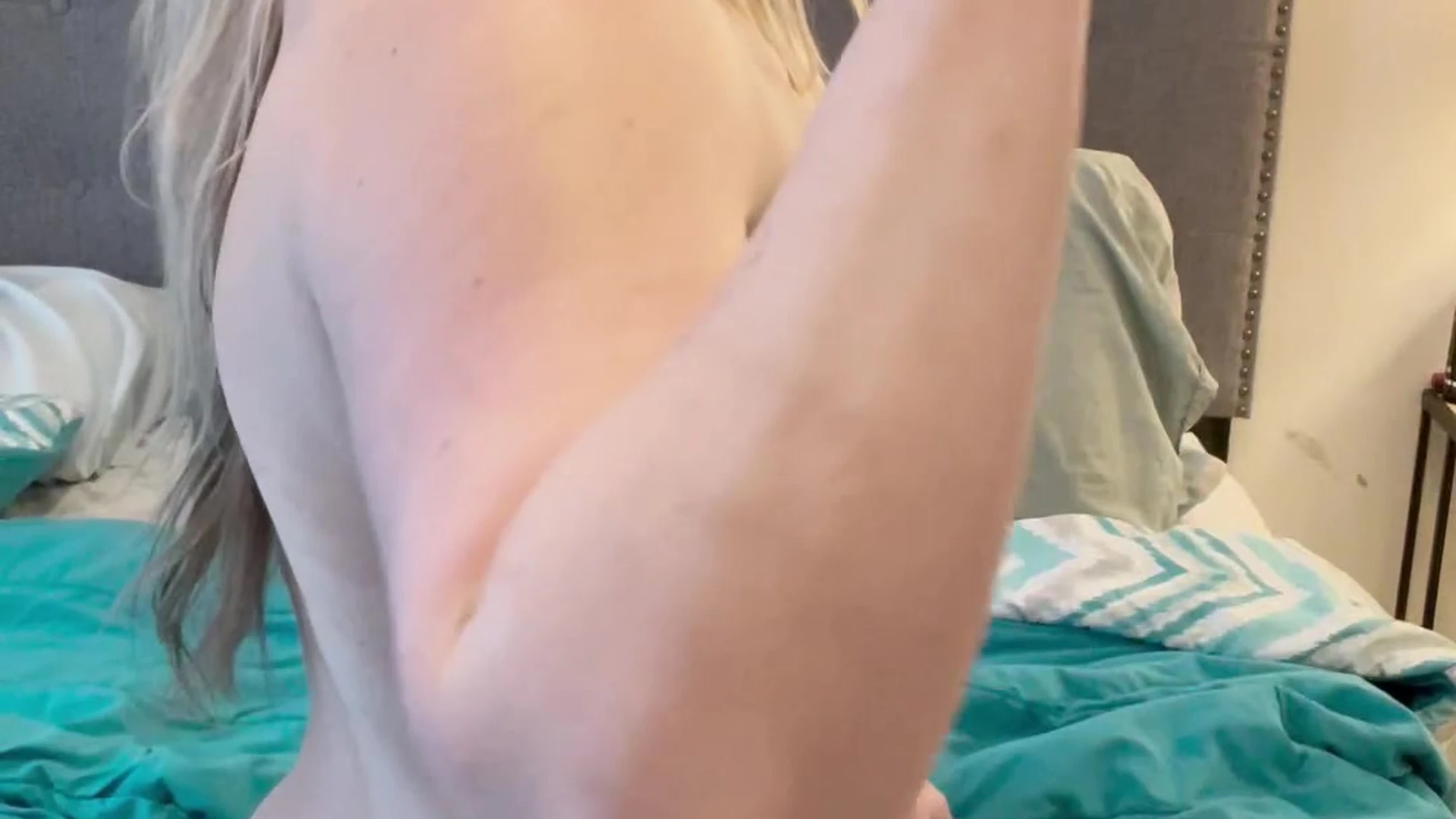 bluestocking Kendra Peach tits