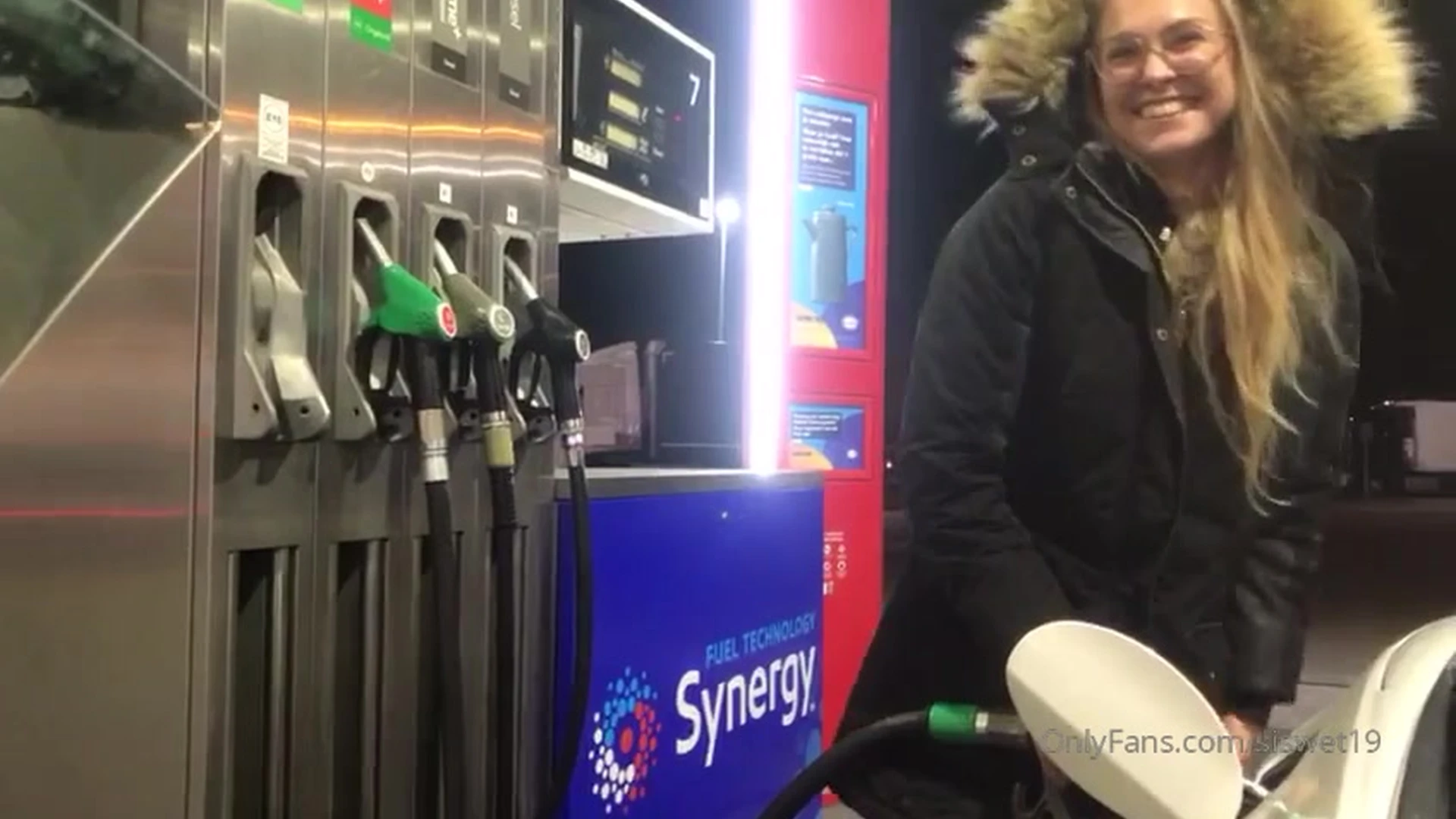 famous sucking Siswet19 face