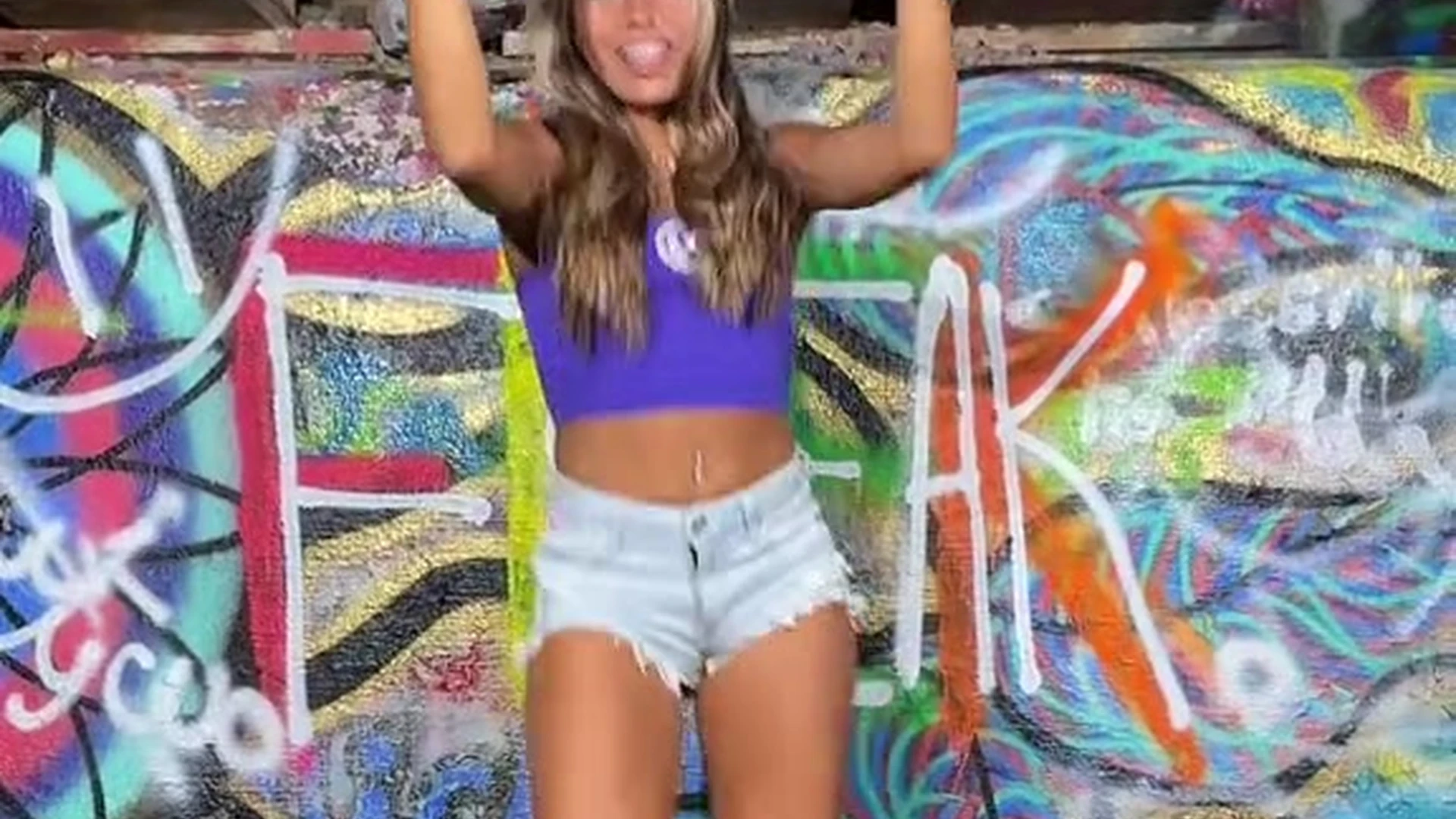 massive American Ximena Saenz instagram Vid