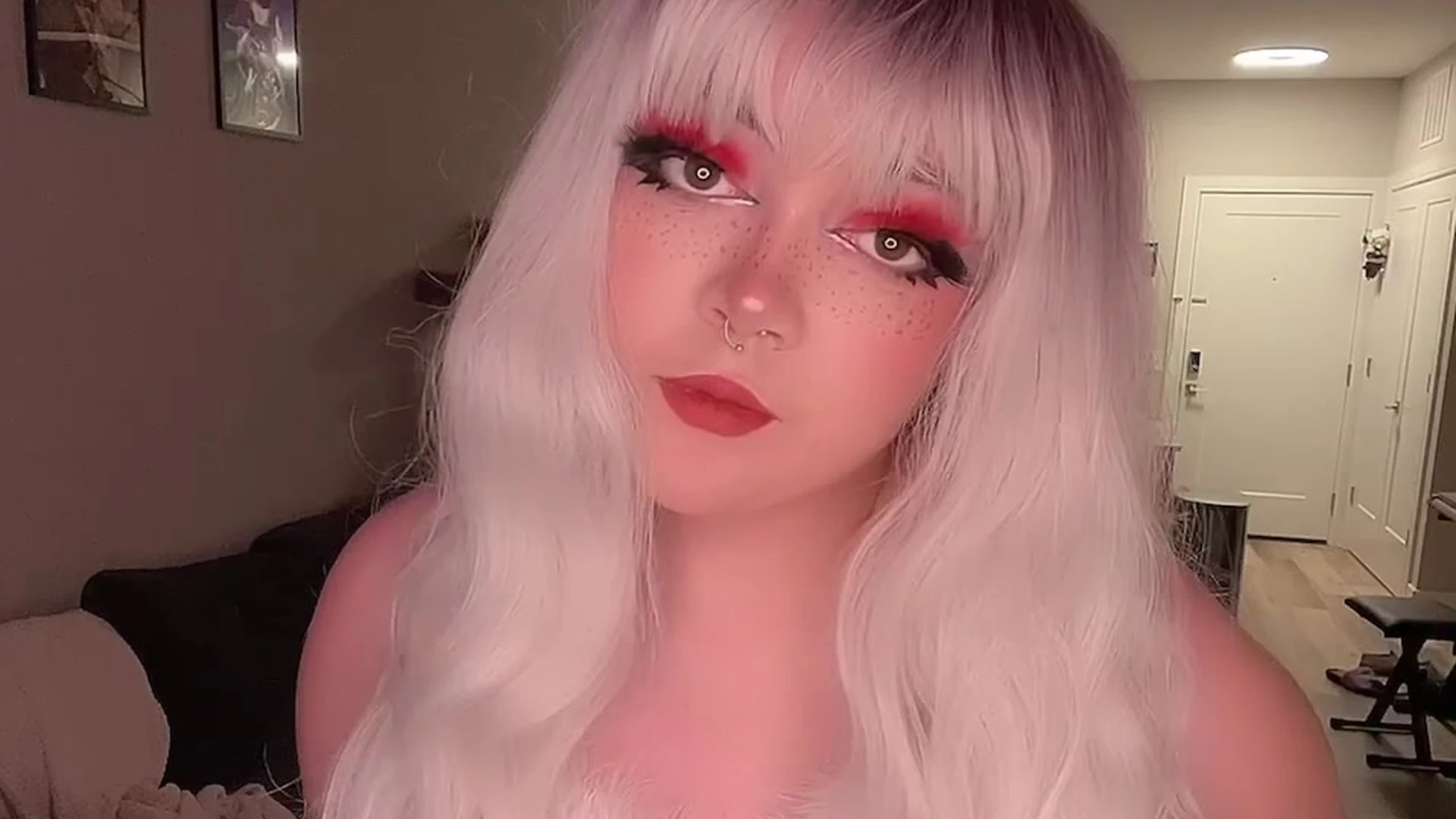 Holly Ava l e a k e d