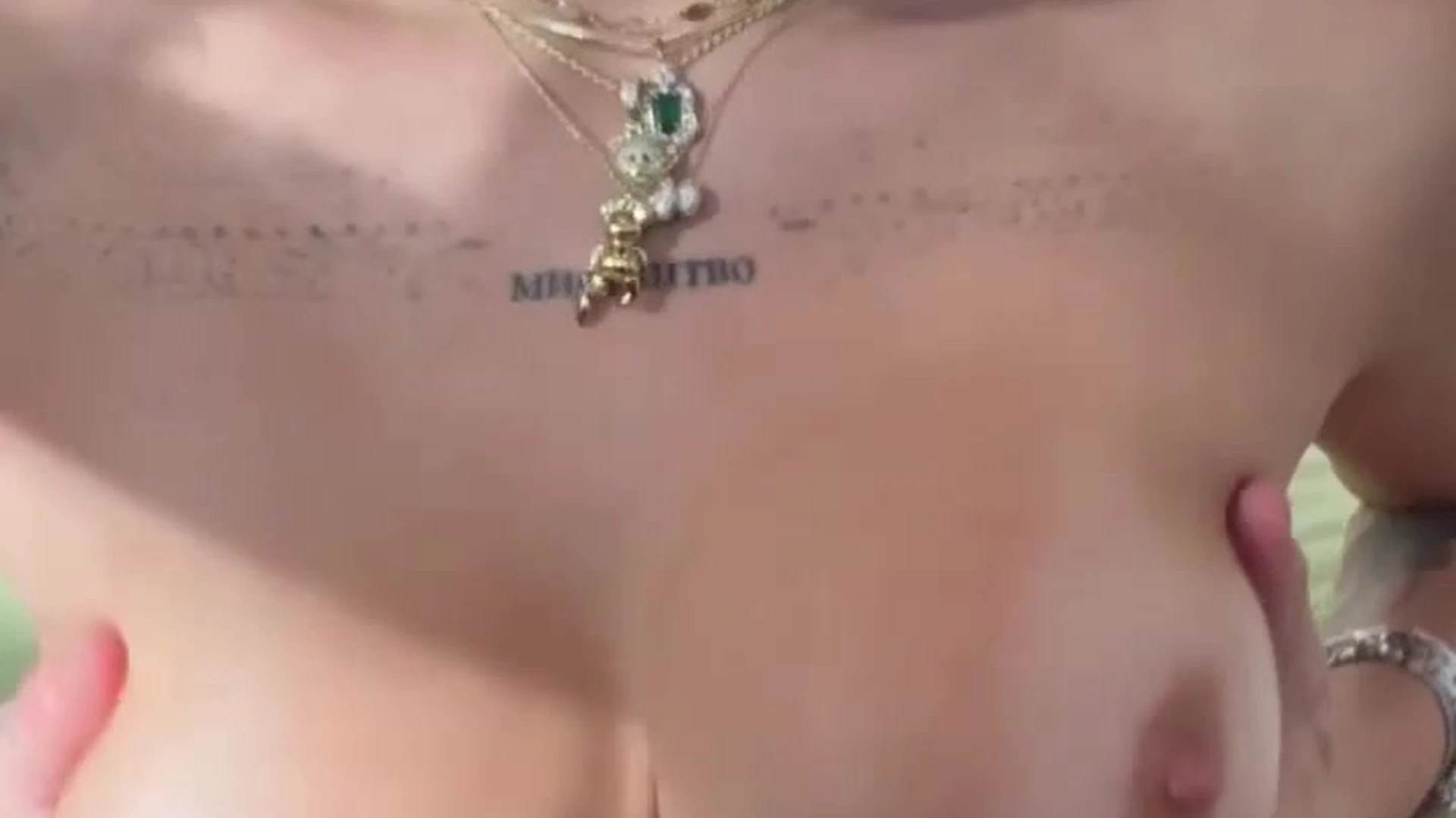 Epic Latina Ari Kytsya tits
