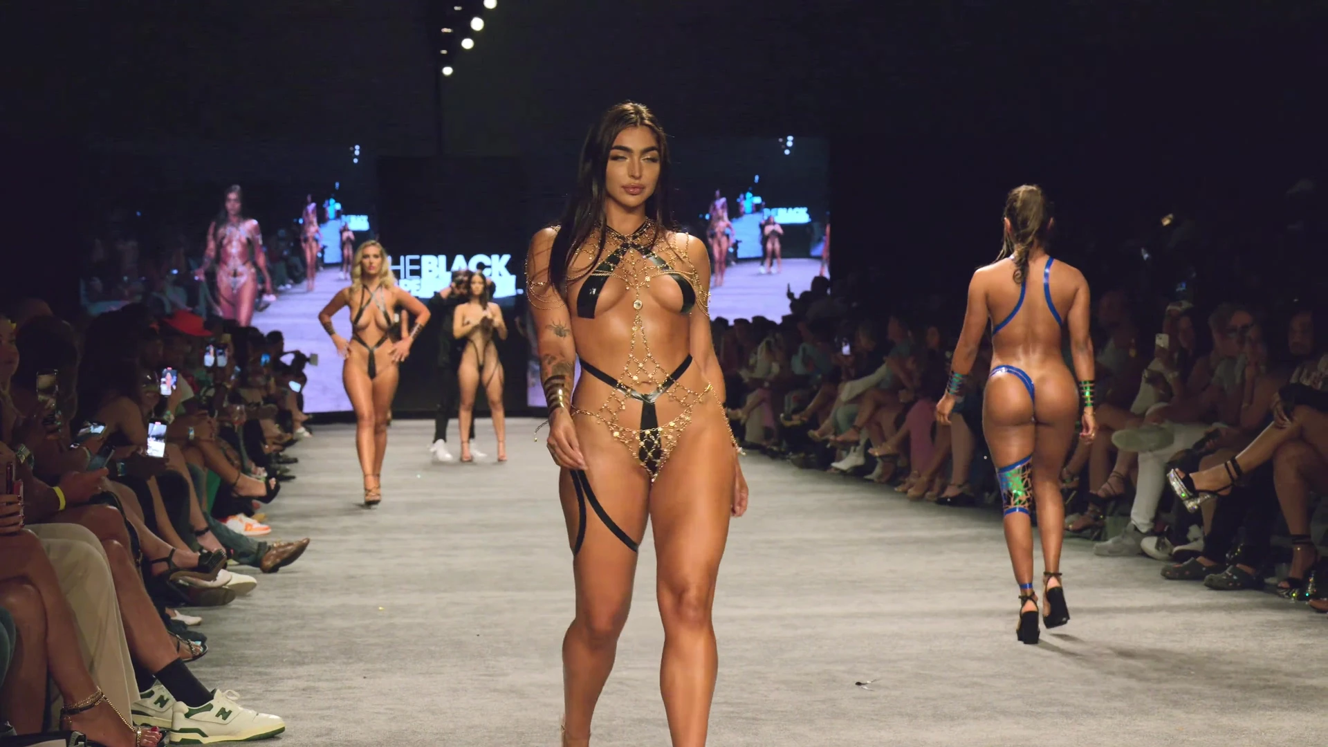 Sexy Emily Rinaudo camrip