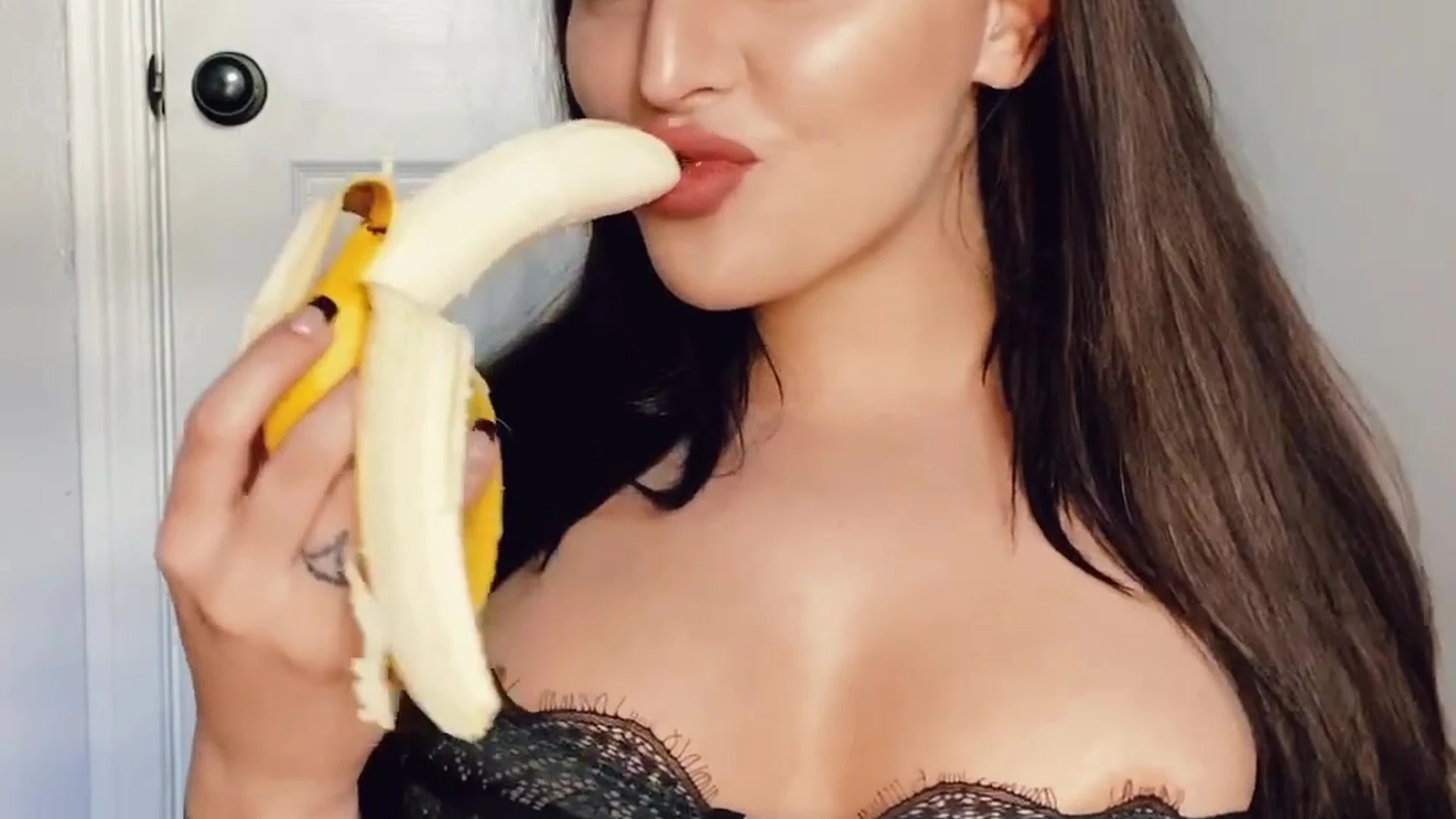 Sensational hirsute Fansly Emily Rinaudo camgirl
