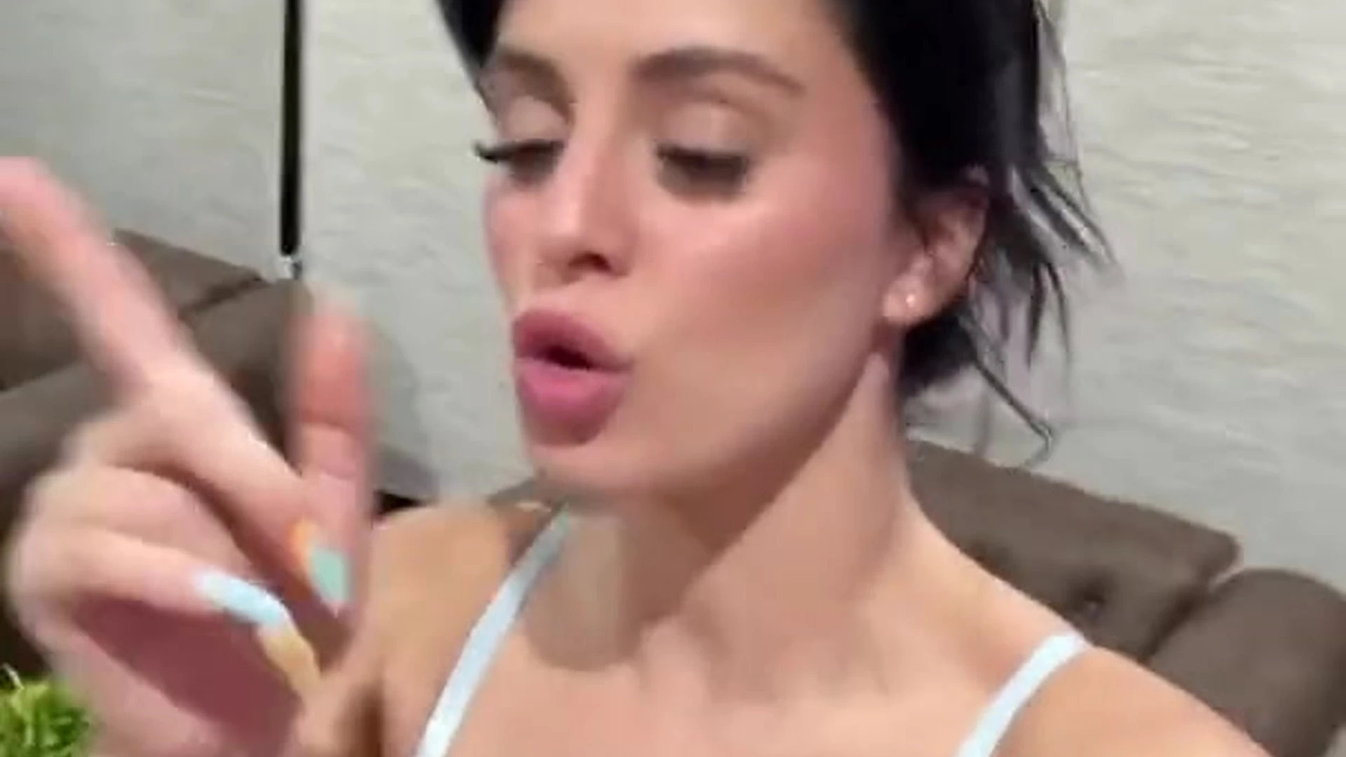 Skinny Camilla Araujo camgirl