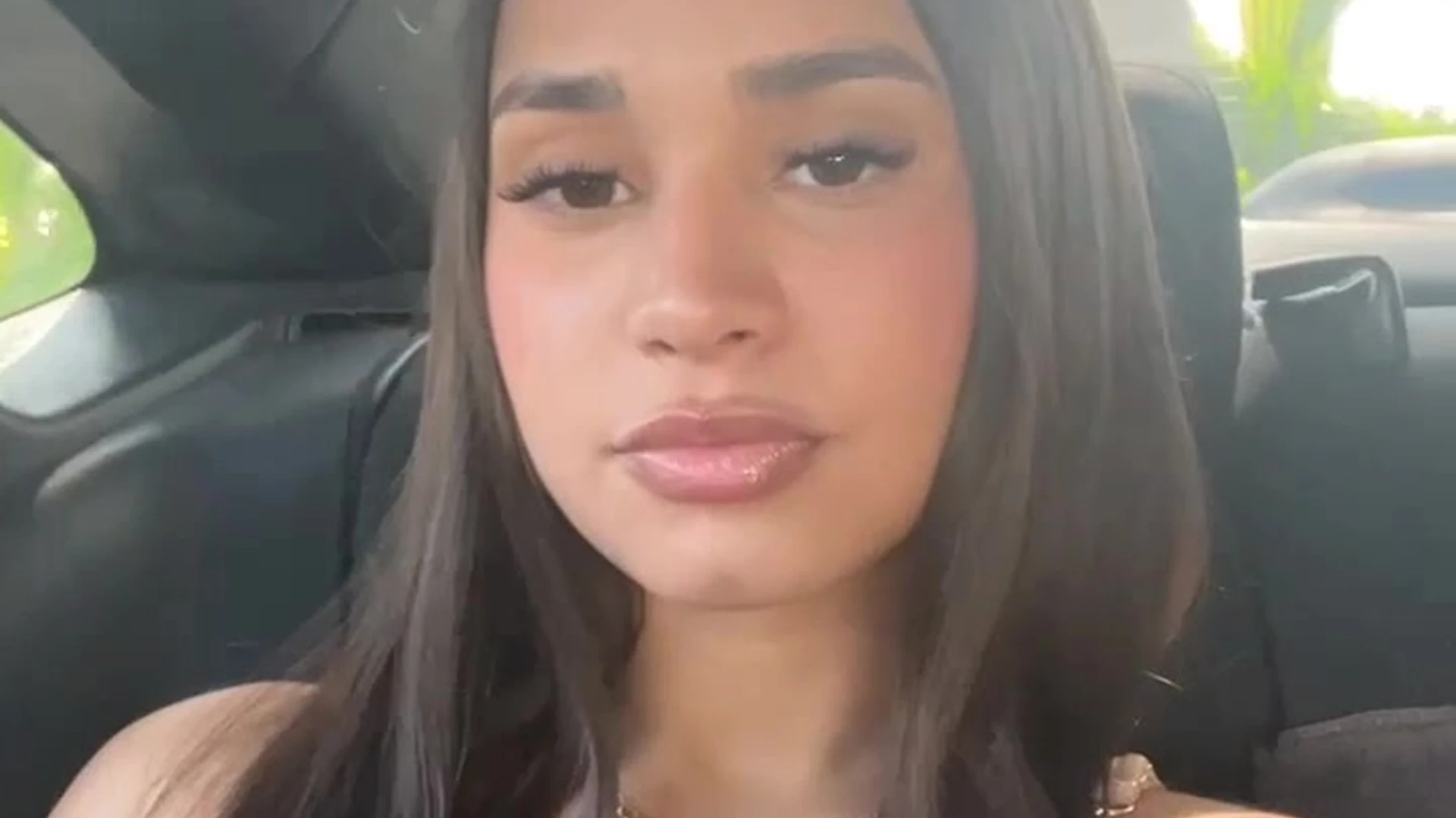 Latina Camila Cruz nan