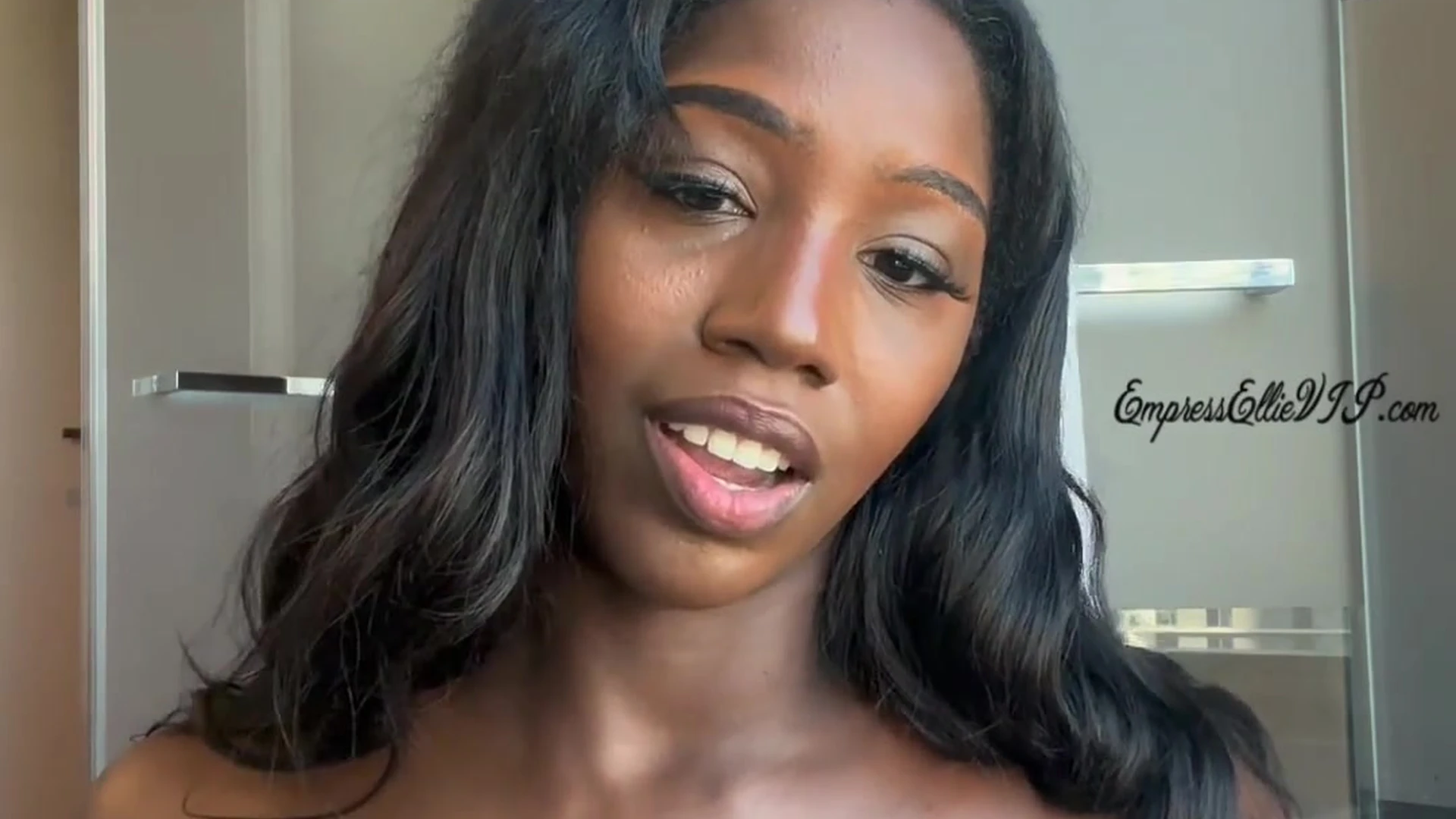 Exposed busty Ellie The Empress leaked tits pic