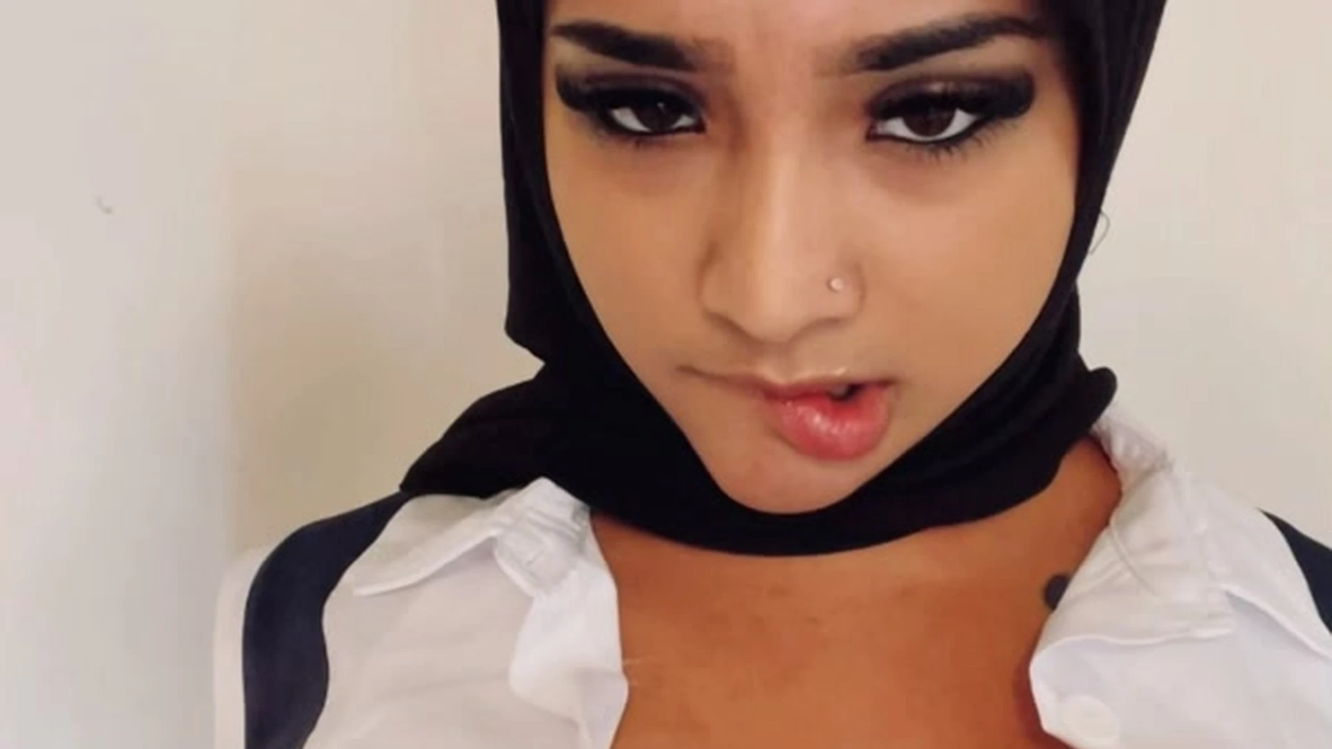 Babe Asian Yasmina Khan onlyfans leaked pics