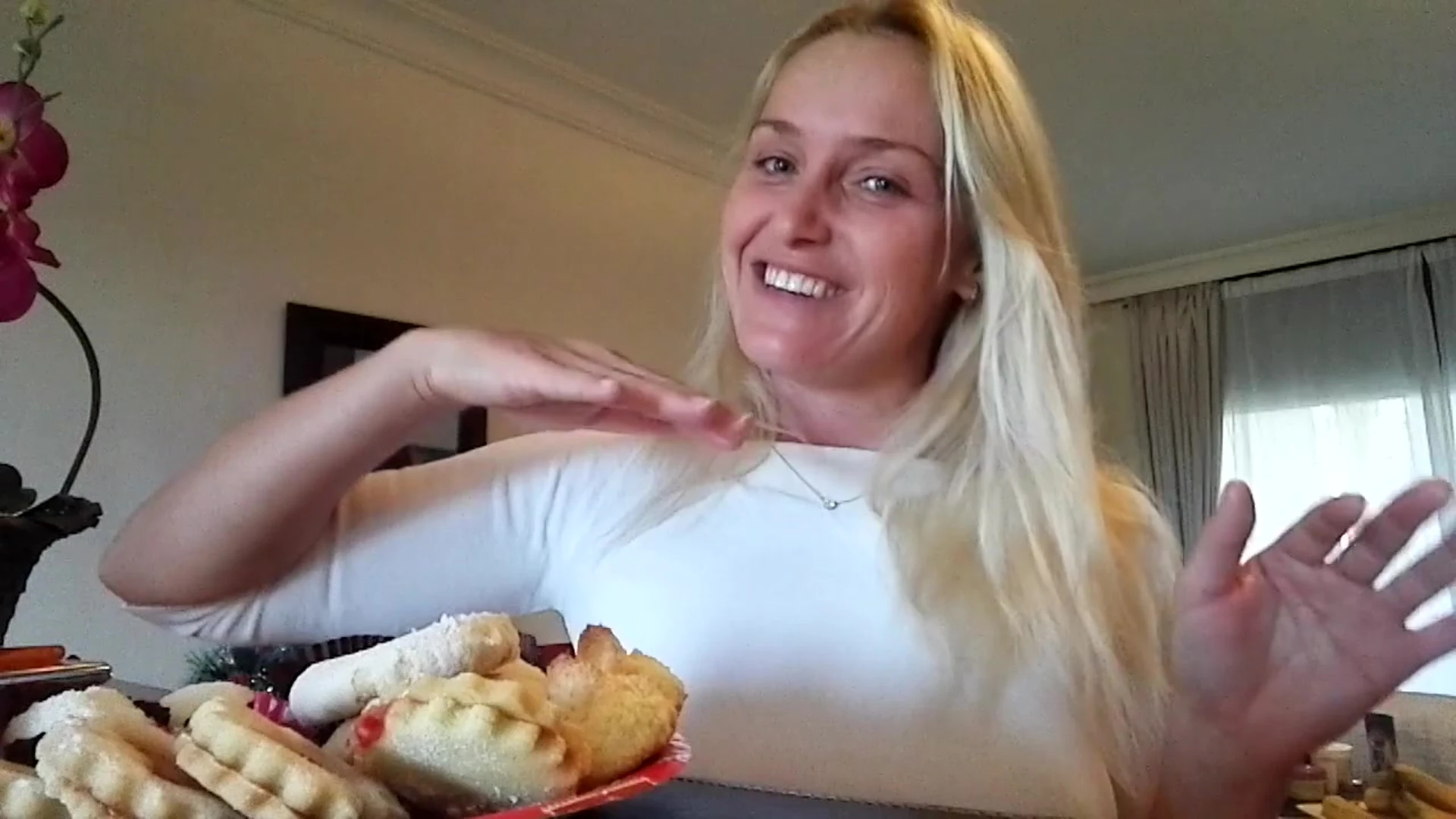 MILF Kathia Nobili solo
